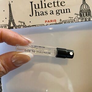 Juliette Has a Gun 'Ode to Dullness' Sample Vial — Clear/Black